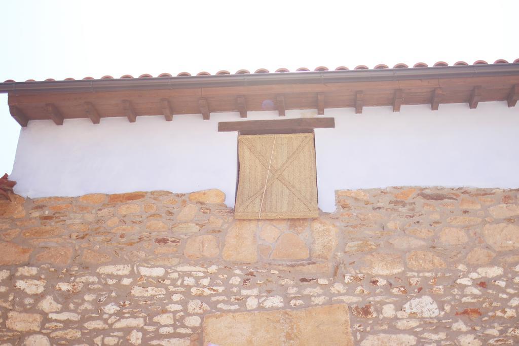 Perales del Puerto La Grulla Doradaゲストハウス エクステリア 写真